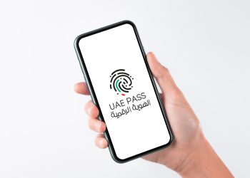 hand-holding-uae-pass-app